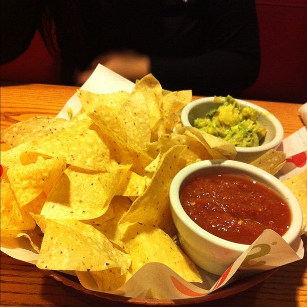 Photo taken at Chili&#39;s Grill &amp; Bar by Eymi A. on 12/1/2012
