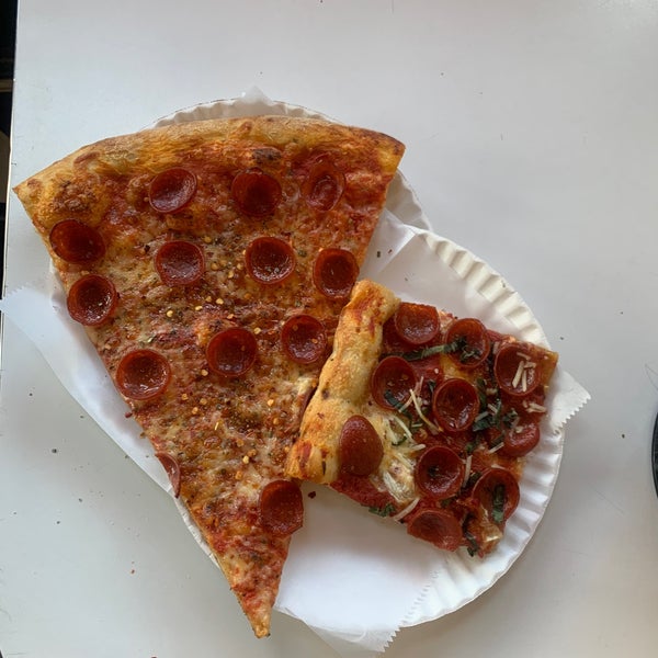 7/31/2022にBradley R.がWilliamsburg Pizzaで撮った写真