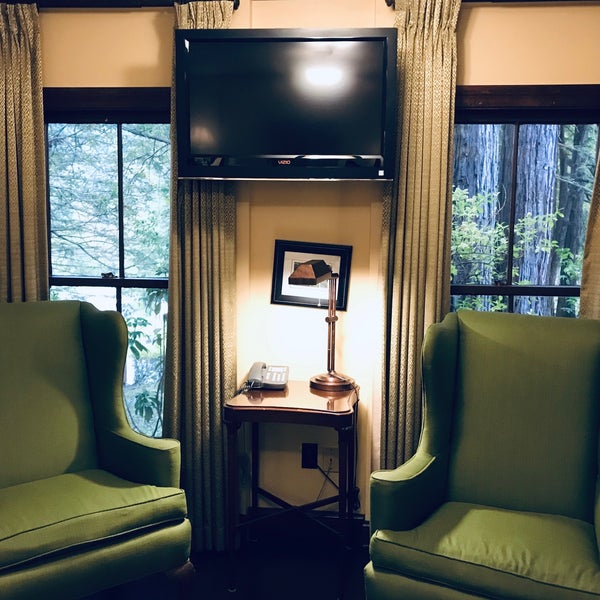 Photo taken at Applewood Inn, Restaurant and Spa by Isabella L. on 4/4/2019