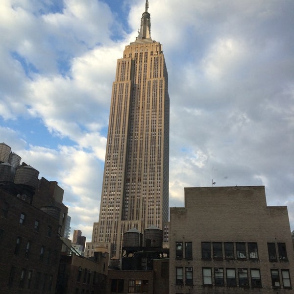 Das Foto wurde bei SpringHill Suites by Marriott New York Midtown Manhattan/Fifth Avenue von Juan G. am 5/2/2014 aufgenommen
