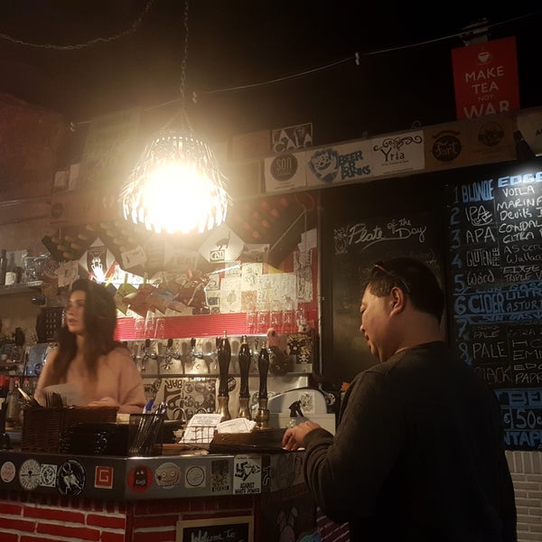 Foto diambil di Vegan CatBar oleh Tolga T. pada 12/6/2018