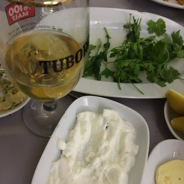 Снимок сделан в Antepli Et Restaurant Tatlı пользователем Duygu 3/24/2018