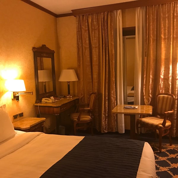 รูปภาพถ่ายที่ Milan Marriott Hotel โดย Tortik เมื่อ 1/9/2017
