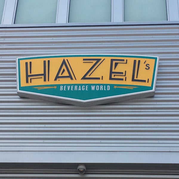 Foto tirada no(a) Hazel&#39;s Beverage World por Angel L. em 7/8/2016