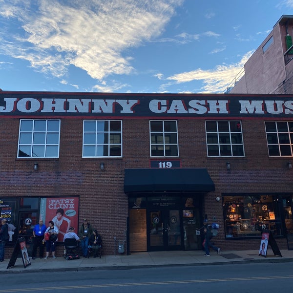 Photo taken at Johnny Cash Museum and Bongo Java Cafe by Angel L. on 11/2/2022