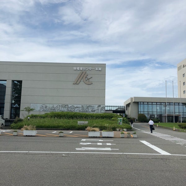 石川県地場産業振興センター 本館 416人の訪問者 石川県地場産業振興センター 本館 416人の訪問者