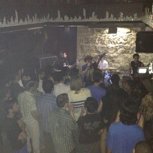 รูปภาพถ่ายที่ Stop Music Club โดย Armen G. เมื่อ 8/1/2013