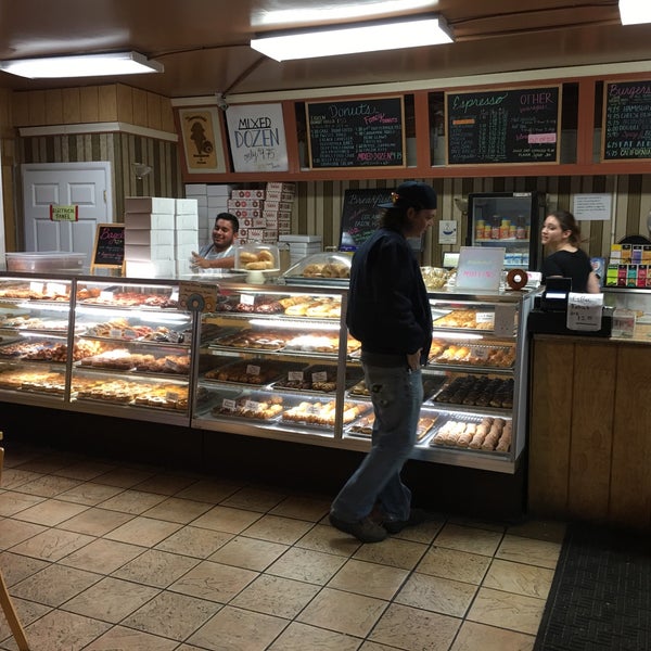9/30/2015에 Steve T.님이 Angel&#39;s Donuts &amp; Ice Cream에서 찍은 사진