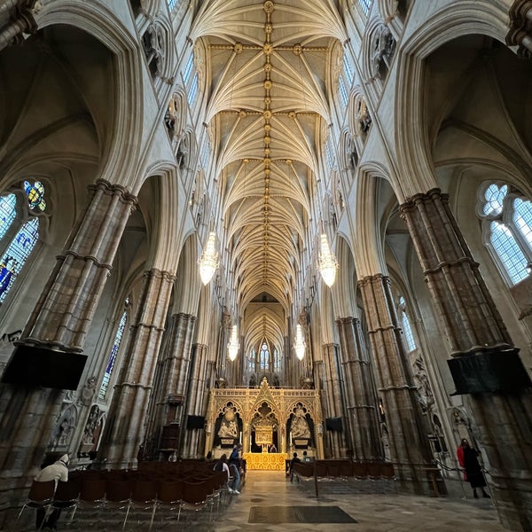 Foto diambil di Westminster Abbey oleh KC S. pada 4/17/2024