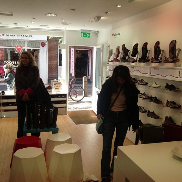 stores that sell vivobarefoot