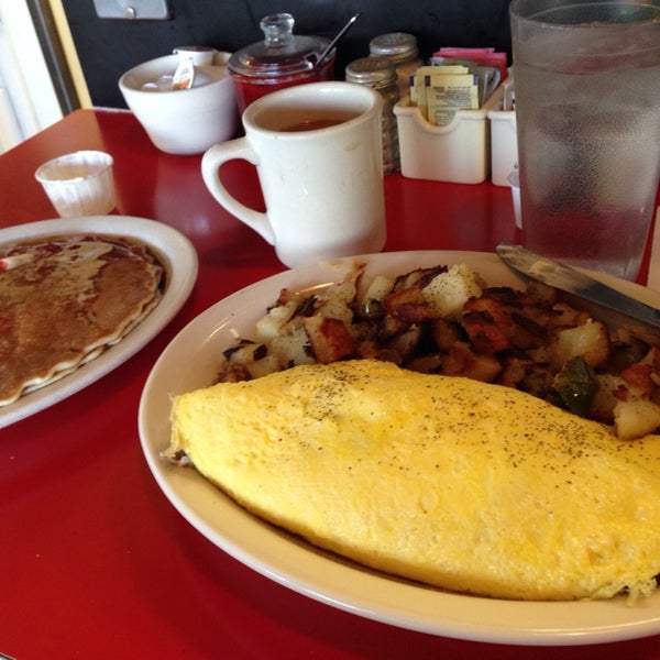 Foto tomada en 12th Ave Cafe  por John H. el 4/26/2014