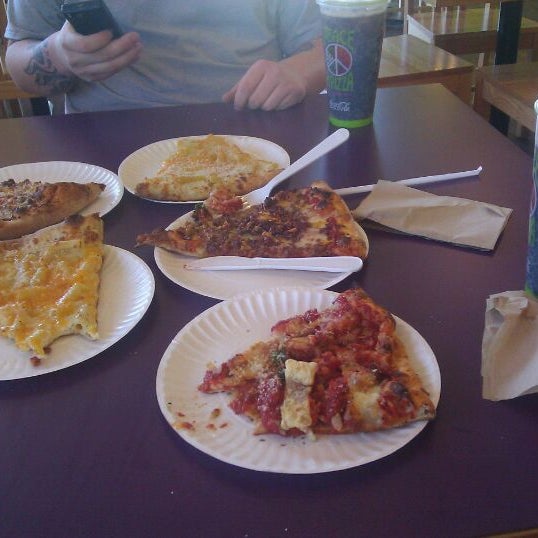 2/9/2012 tarihinde Brian W.ziyaretçi tarafından Peace A Pizza'de çekilen fotoğraf