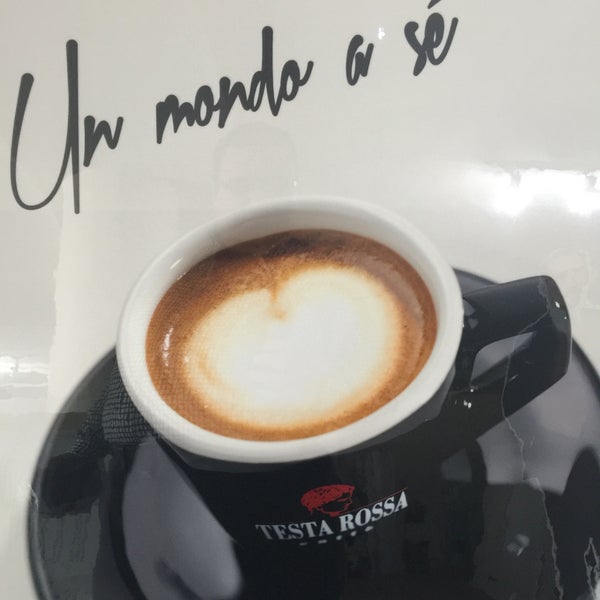 รูปภาพถ่ายที่ Testa Rossa Caffé โดย Celal A. เมื่อ 11/5/2016