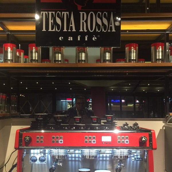 11/8/2016 tarihinde Celal A.ziyaretçi tarafından Testa Rossa Caffé'de çekilen fotoğraf