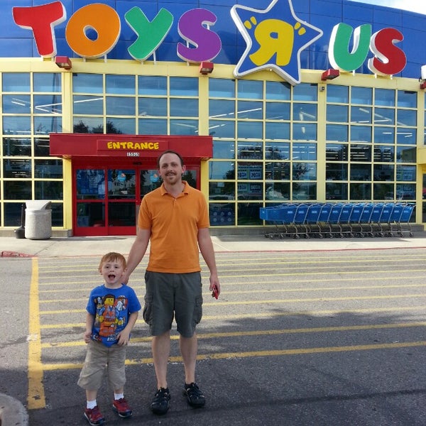 Toys"R"Us (Now Closed) 15505 E Broadway Ave