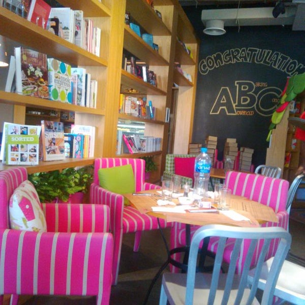 11/9/2013에 Tehzeeb A.님이 BookMunch Cafe에서 찍은 사진