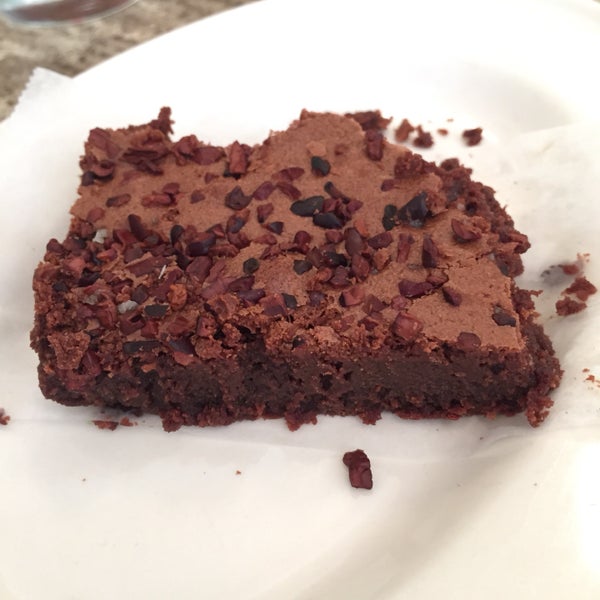 in addition to the avocado del sur and mexican mocha (spicy!), this brownie, with sea salt and cacao nibs, was one of the tastiest I've ever had - perfect gooey texture