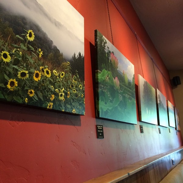 Foto tirada no(a) Green Sage Cafe por Doris C. em 5/24/2014