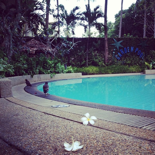 Photo prise au Garden Pool @ Hilton Phuket Arcadia Resort &amp; Spa par echo m. le10/1/2013