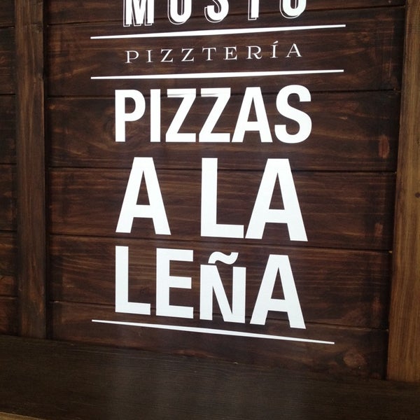 Photo taken at Mosto Pizztería by Hector L. on 5/13/2014