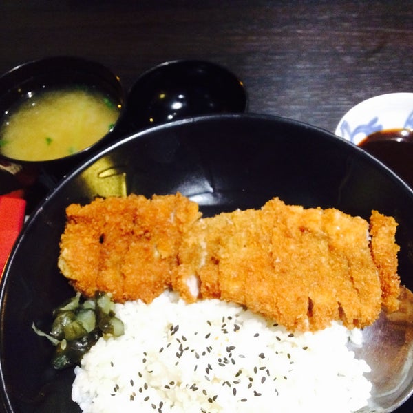 Photo taken at Sushi Waka by PAEWEAP on 11/6/2015
