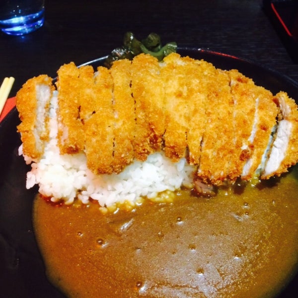 Photo taken at Sushi Waka by PAEWEAP on 11/16/2015