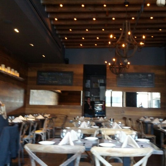 9/24/2012にPatrick H.がAged Restaurant and Barで撮った写真