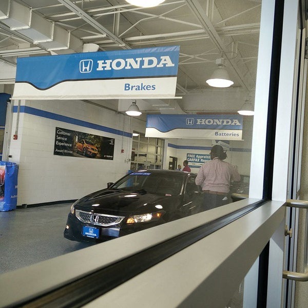 Foto tirada no(a) Paragon Honda Service Center por Patrick H. em 6/22/2015