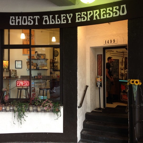 9/6/2013 tarihinde David H.ziyaretçi tarafından Ghost Alley Espresso'de çekilen fotoğraf