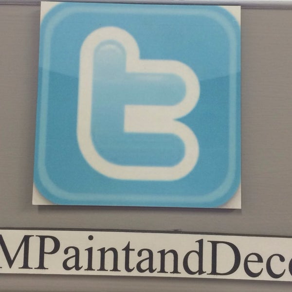 12/20/2013에 Margaux님이 Erin Mills Paint &amp; Decor - Benjamin Moore Retailer에서 찍은 사진