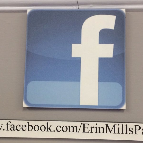 รูปภาพถ่ายที่ Erin Mills Paint &amp; Decor - Benjamin Moore Retailer โดย Margaux เมื่อ 12/20/2013