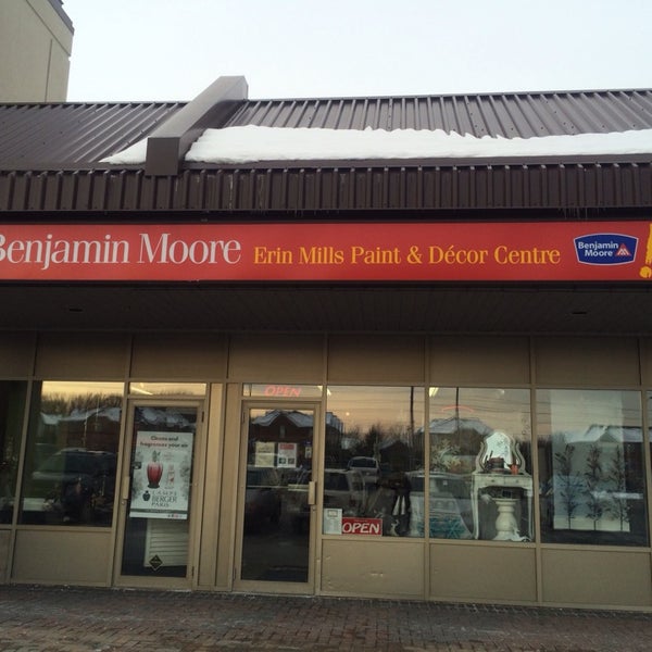 Photo taken at Erin Mills Paint &amp; Decor - Benjamin Moore Retailer by Margaux on 12/19/2013