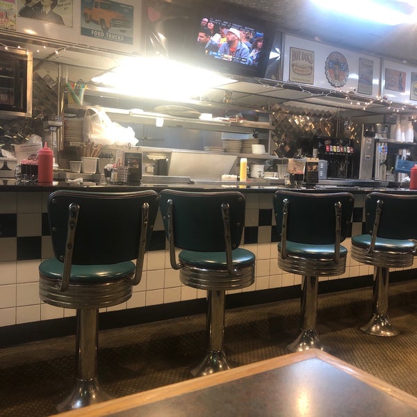 2/9/2019 tarihinde Jack W.ziyaretçi tarafından Toms Burgers &amp; Grill'de çekilen fotoğraf