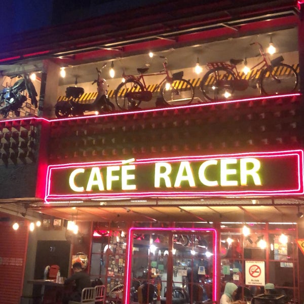 2/14/2020 tarihinde Naddiera K.ziyaretçi tarafından Café Racer by Grillbar'de çekilen fotoğraf