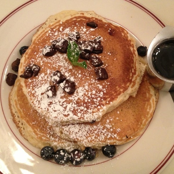Снимок сделан в The Bowery Diner пользователем Rebecca B. 3/2/2013