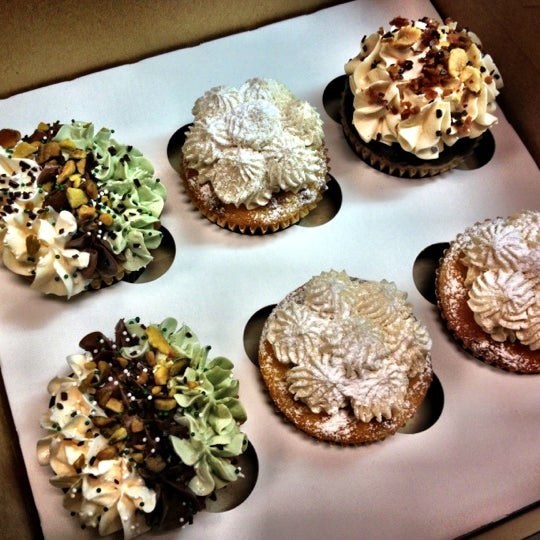 9/21/2012にStina M.がThe Yellow Leaf Cupcake Coで撮った写真