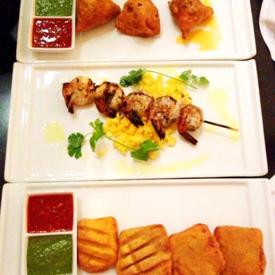 Foto scattata a Moksha Indian Cuisine of Bellevue da Stina M. il 11/13/2012