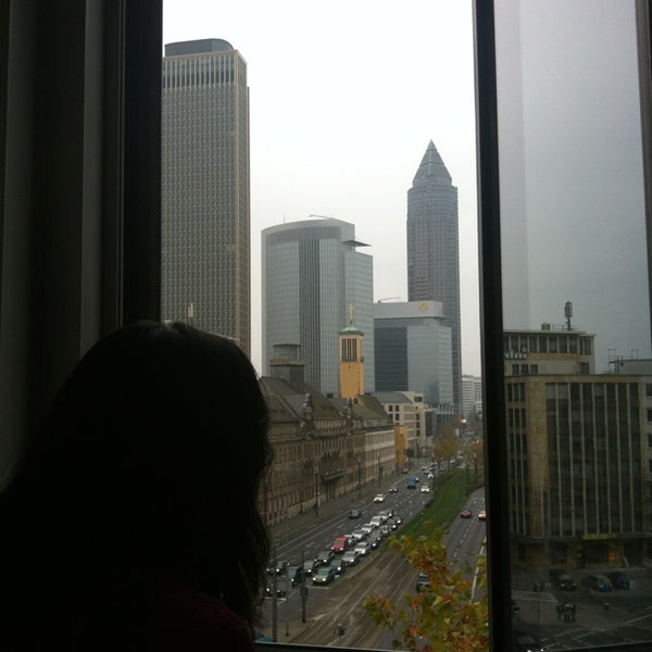 รูปภาพถ่ายที่ The Corner Hotel Frankfurt โดย ebru เมื่อ 11/16/2013