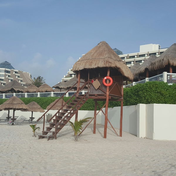 Photo taken at CasaMagna Marriott Cancun Resort by Sergio David Gutierrez on 5/27/2017