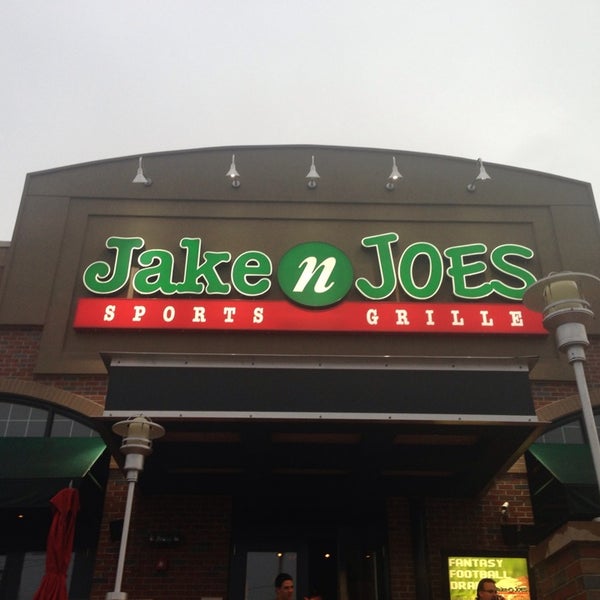 Photo taken at Jake n JOES Sports Grille by Eltrooper T. on 7/26/2013