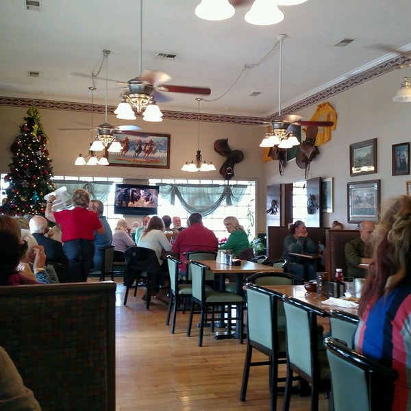 1/1/2017 tarihinde Renee C.ziyaretçi tarafından Uncle Bucks Restaurant &amp; Bar'de çekilen fotoğraf