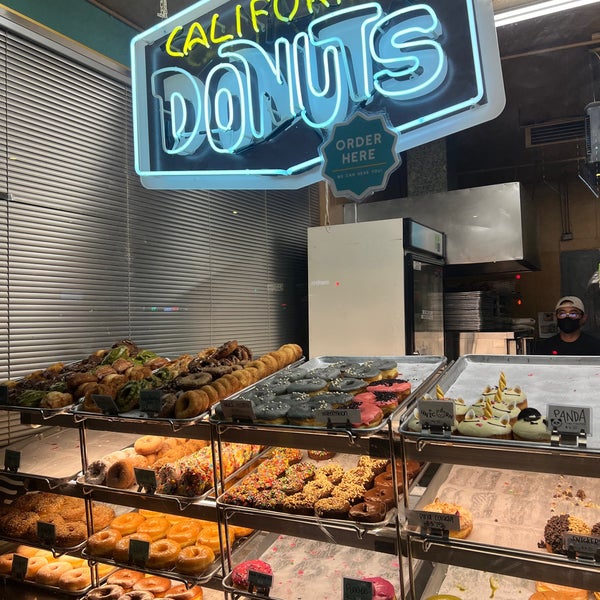 6/19/2022 tarihinde Abdullahziyaretçi tarafından California Donuts'de çekilen fotoğraf