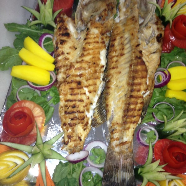 8/6/2013 tarihinde Osman A.ziyaretçi tarafından Beyaz Balık Restaurant'de çekilen fotoğraf