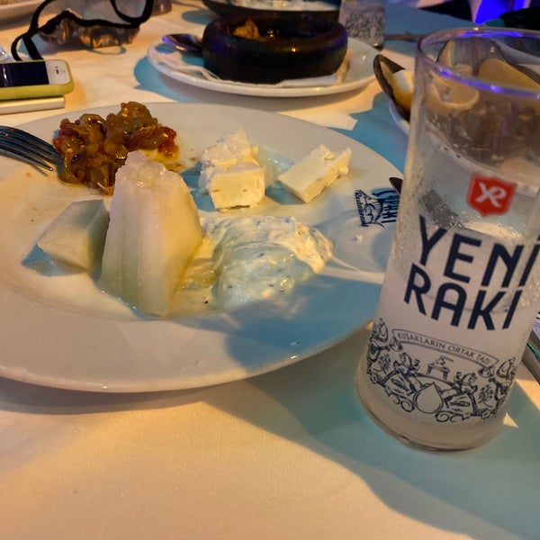 Foto scattata a Çapari Restaurant da Emel il 8/27/2020