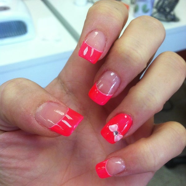 Golden Nails Nail Salon in Naples