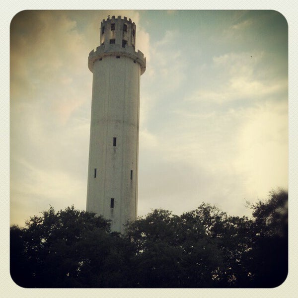 Sulphur Springs Water Tower Monument in Tampa