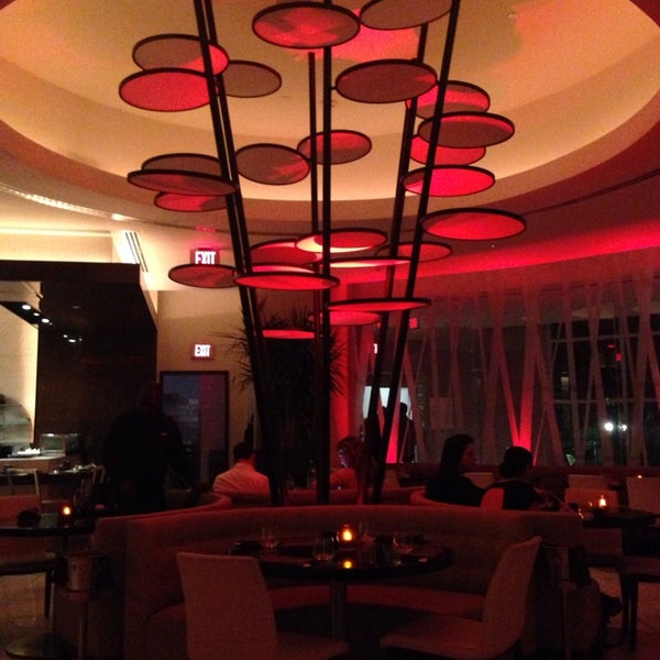 Photo prise au Blade Sushi Lounge @ Fontainebleau par Antonio P. le11/1/2013