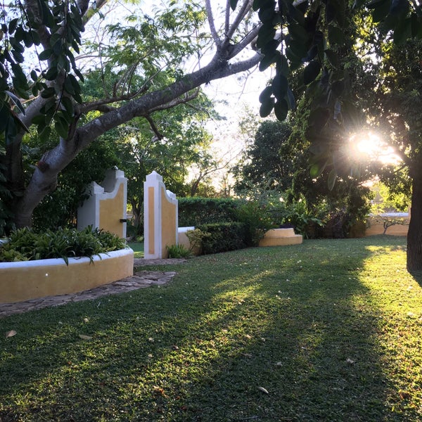 รูปภาพถ่ายที่ Hacienda Xcanatún โดย Miguel L. เมื่อ 3/21/2017