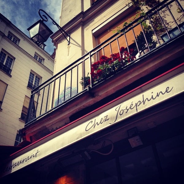 Foto diambil di Chez Joséphine oleh Natali A. pada 6/23/2014