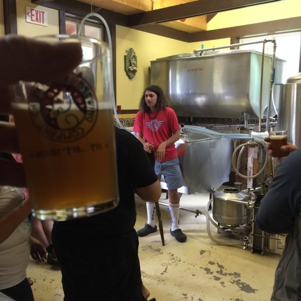 6/27/2015 tarihinde Trader S.ziyaretçi tarafından Calfkiller Brewing Company'de çekilen fotoğraf